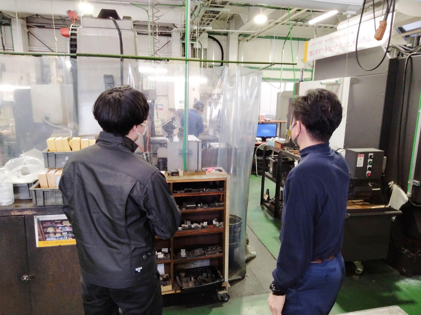 製品の加工の流れに合わせて現場を見学